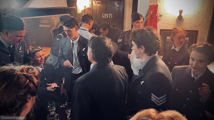 Goodtime Charlie - Pub scene - Gene Gurie ©JS